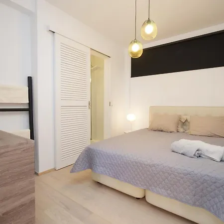 Ilenia Villa *